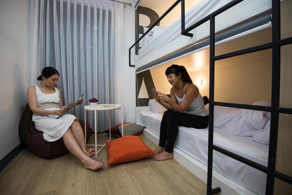Monkeynap Hostel Bangkok Esterno foto