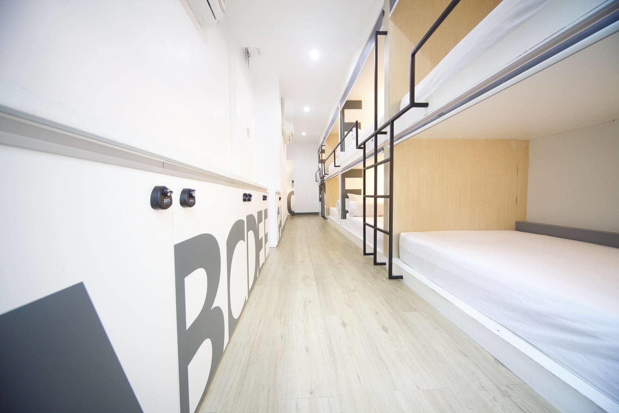 Monkeynap Hostel Bangkok Esterno foto