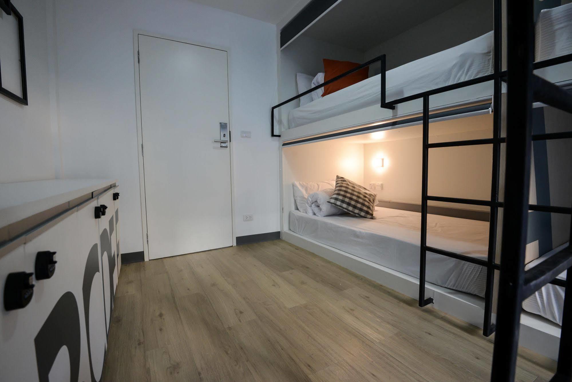 Monkeynap Hostel Bangkok Esterno foto